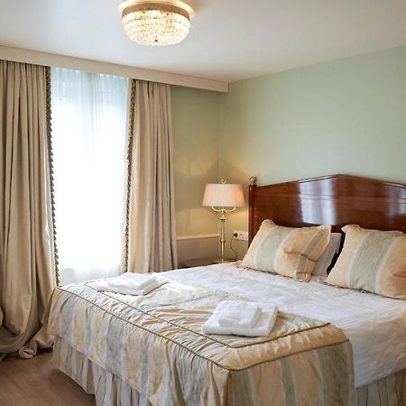 Hotel Les Contes De Bruyeres Servieres-le-Chateau Eksteriør bilde